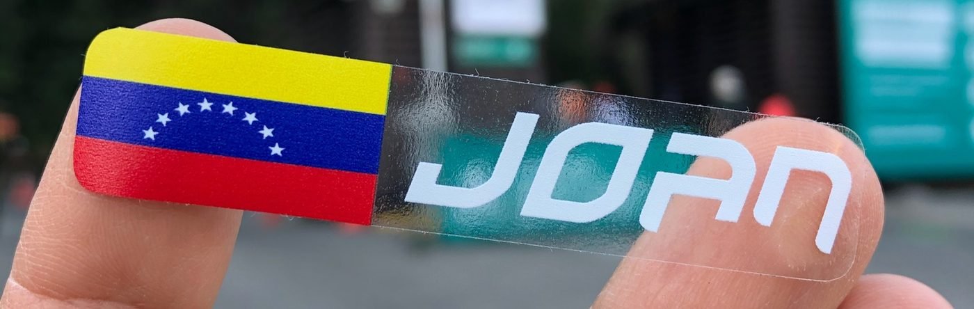 Sticker GiroStickers con bandera de Venezuela y el nombre Joan